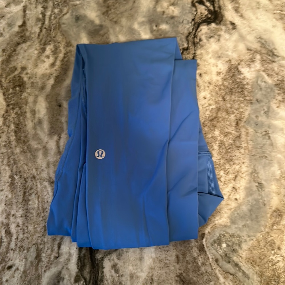Wonder train blue Nile size 8